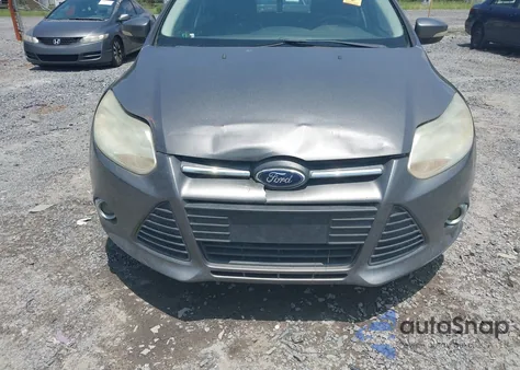 2013 Ford Focus Se z USA, uszkodzony, nr VIN 1FADP3F27DL240681
